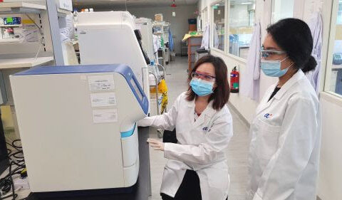 Scientists from the Experimental Drug Development Centre, A*STAR, performing real-time Reverse Transcription-Polymerase Chain Reaction (RT-PCR) to amplify the genetic material from ETC-159 clinical samples. From L-R: Ms Sylvia Gan, Senior Research Manager; Ms Nurul Rozaini, Research Associate (Photo credit: A*STAR)